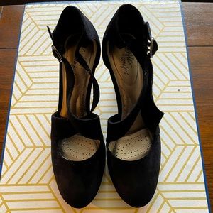 Black faux suede pumps